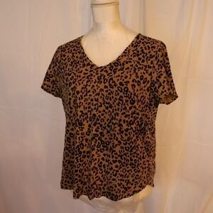 Old Navy Everywear Tshirt, Jaguar Pattern, Tan Black, Short sleeve, V neck.